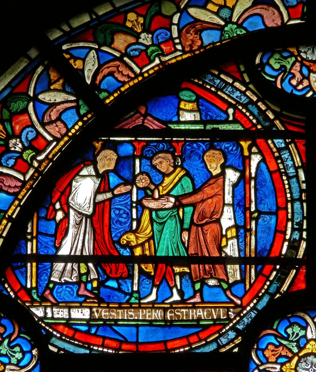 (détail) de la fenêtre du Miracle : pèlerins guéris au sanctuaire de Saint Thomas - English School