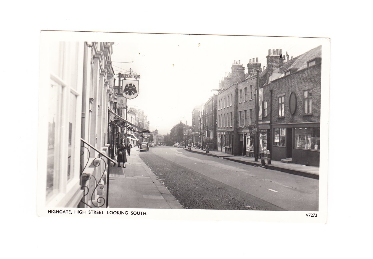 Carte postale édouardienne de Highgate High Street en direction du sud, vers 1910 (monochrome) - English School