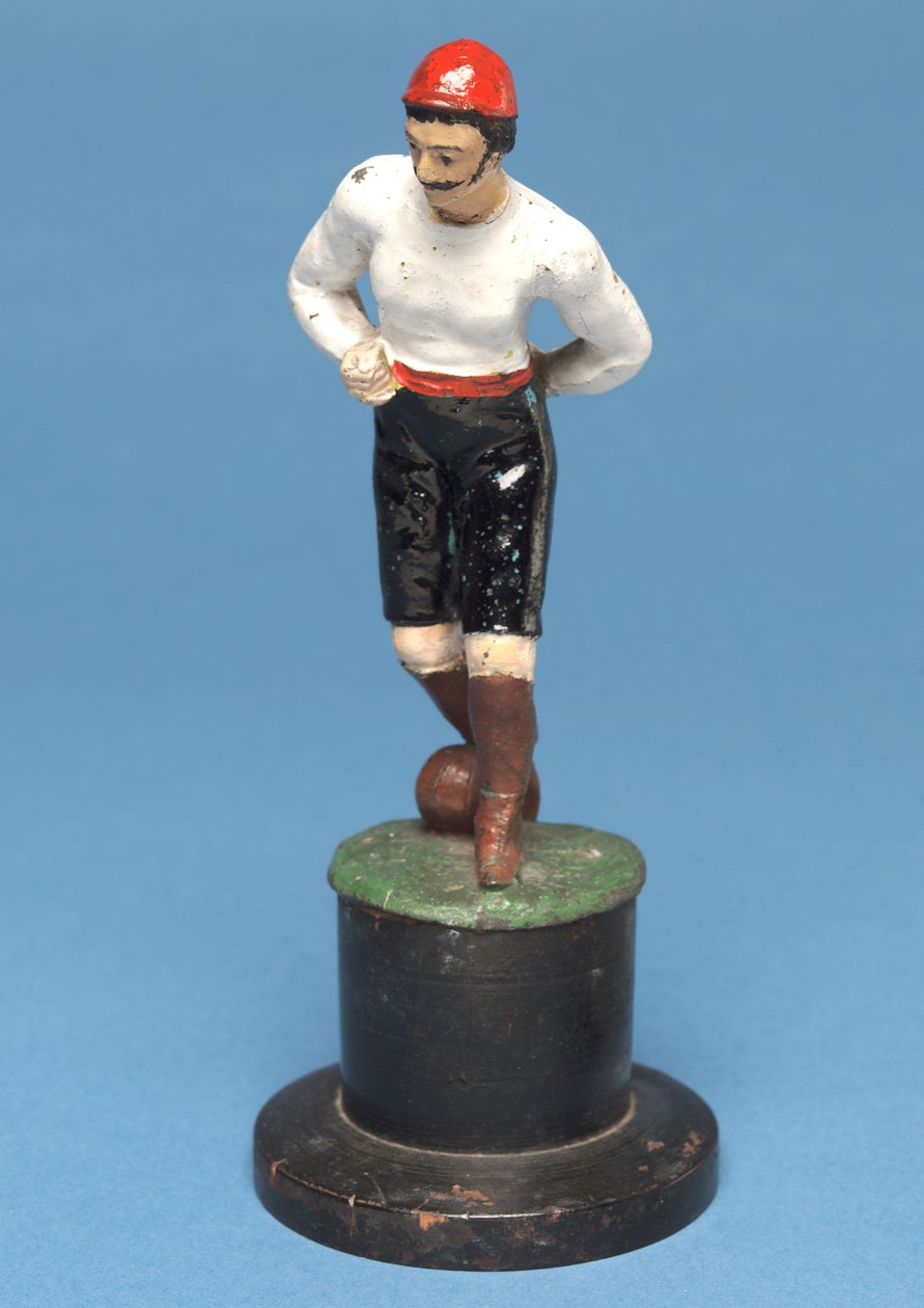 Footballeur avec le ballon à ses pieds - English School