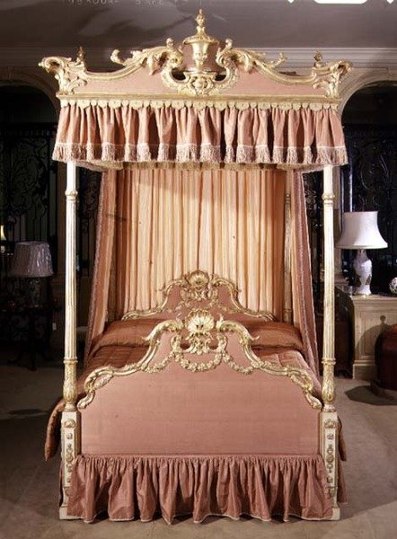 Lit à baldaquin George III, fin du XVIIIe siècle - English School