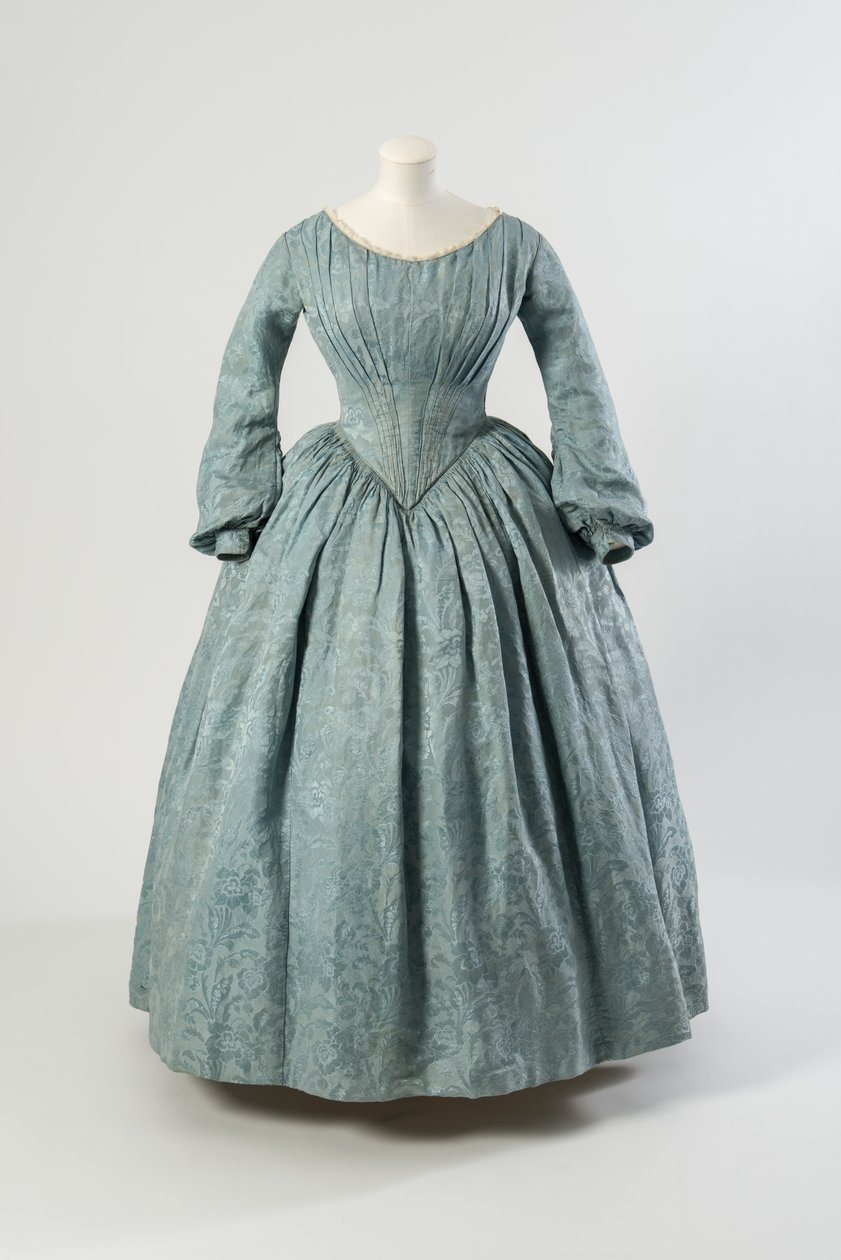 Robe en soie fleurie bleu clair avec corsage pointu et manches longues - English School