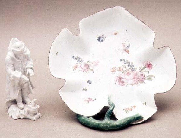 Plat en feuille de Longton Hall, Trembly Rose, 1755, et figure de l