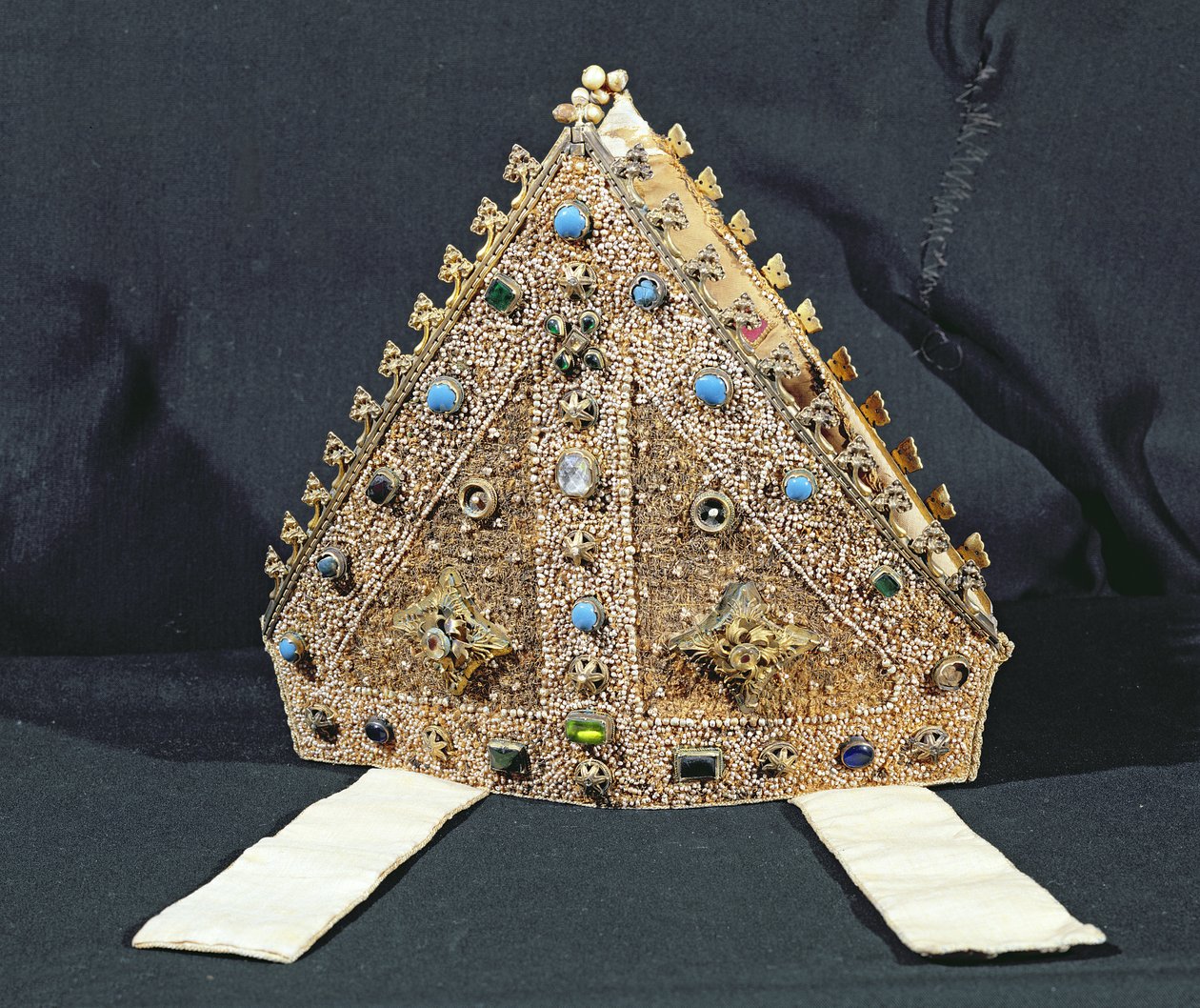 Mitre appartenant à William of Wykeham, fin du 14ème ou début du 15ème siècle - English School