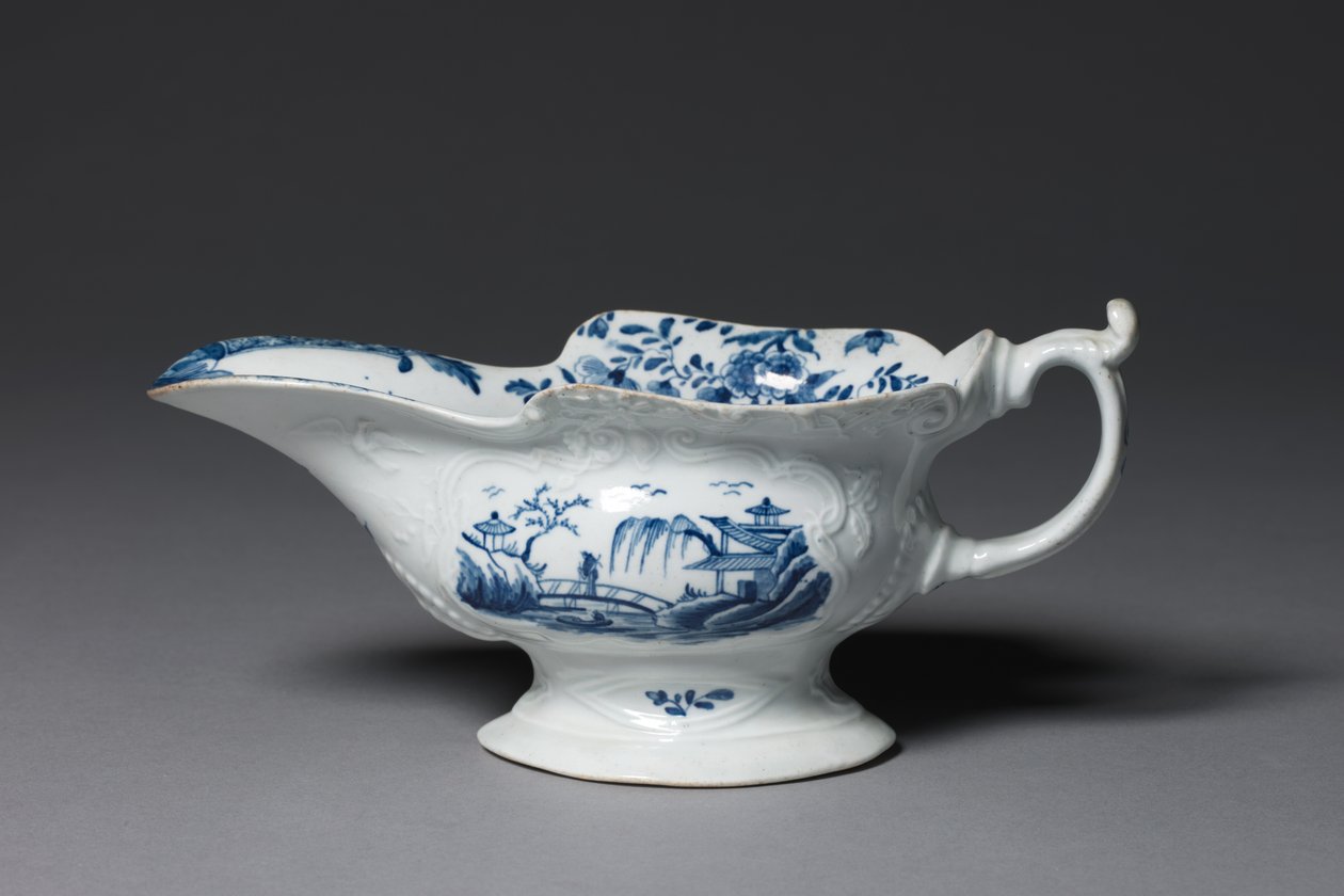 Saucière, peut-être fabriquée par la manufacture de porcelaine de Worcester ou de Bristol, vers 1752 - English School