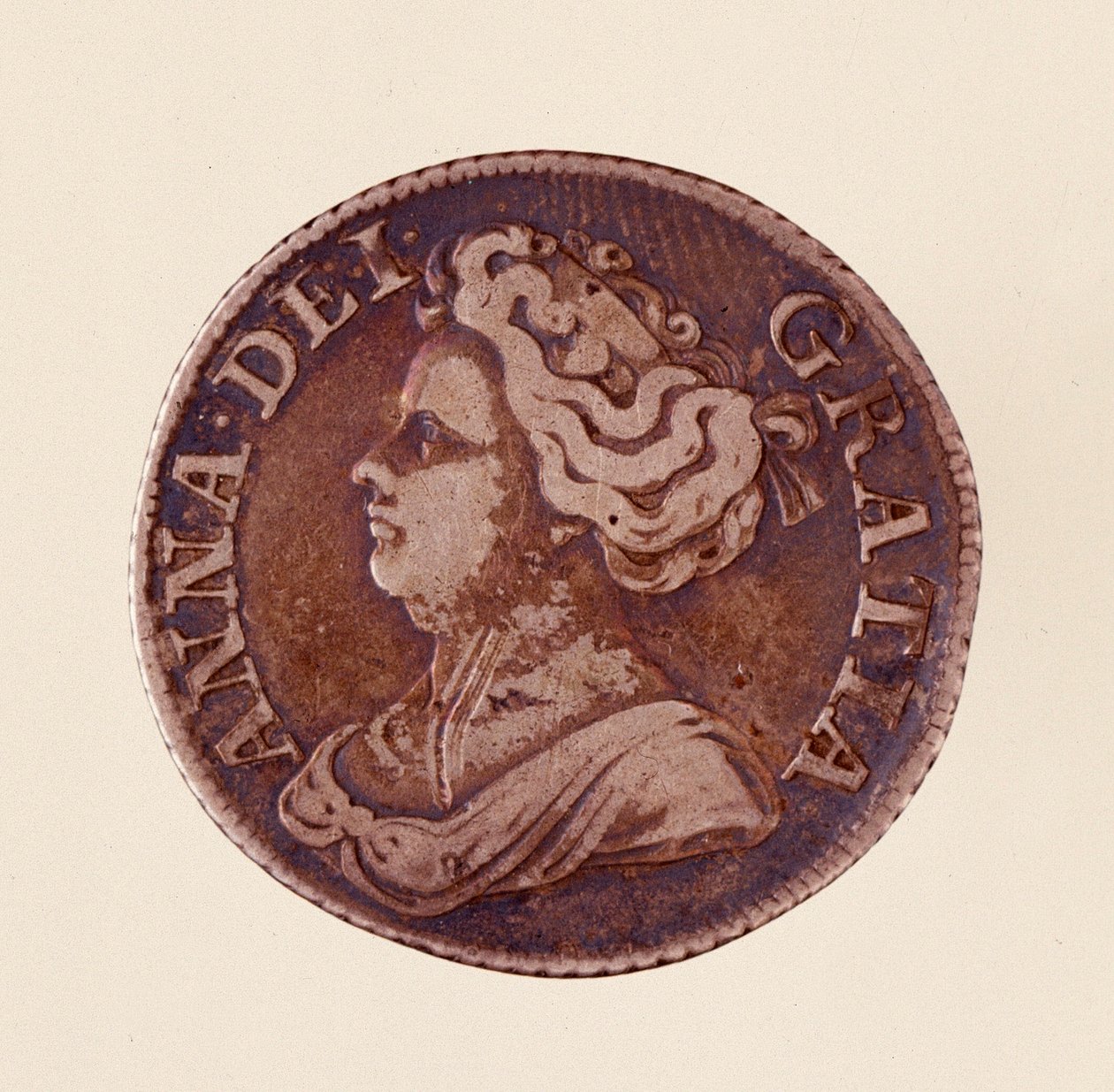 Groschen anglais en argent, règne de la reine Anne Stuart (Anne de Grande-Bretagne) (1665-1714) 1712. Diam. 2,5 cm Naples, musée archéologique - English School