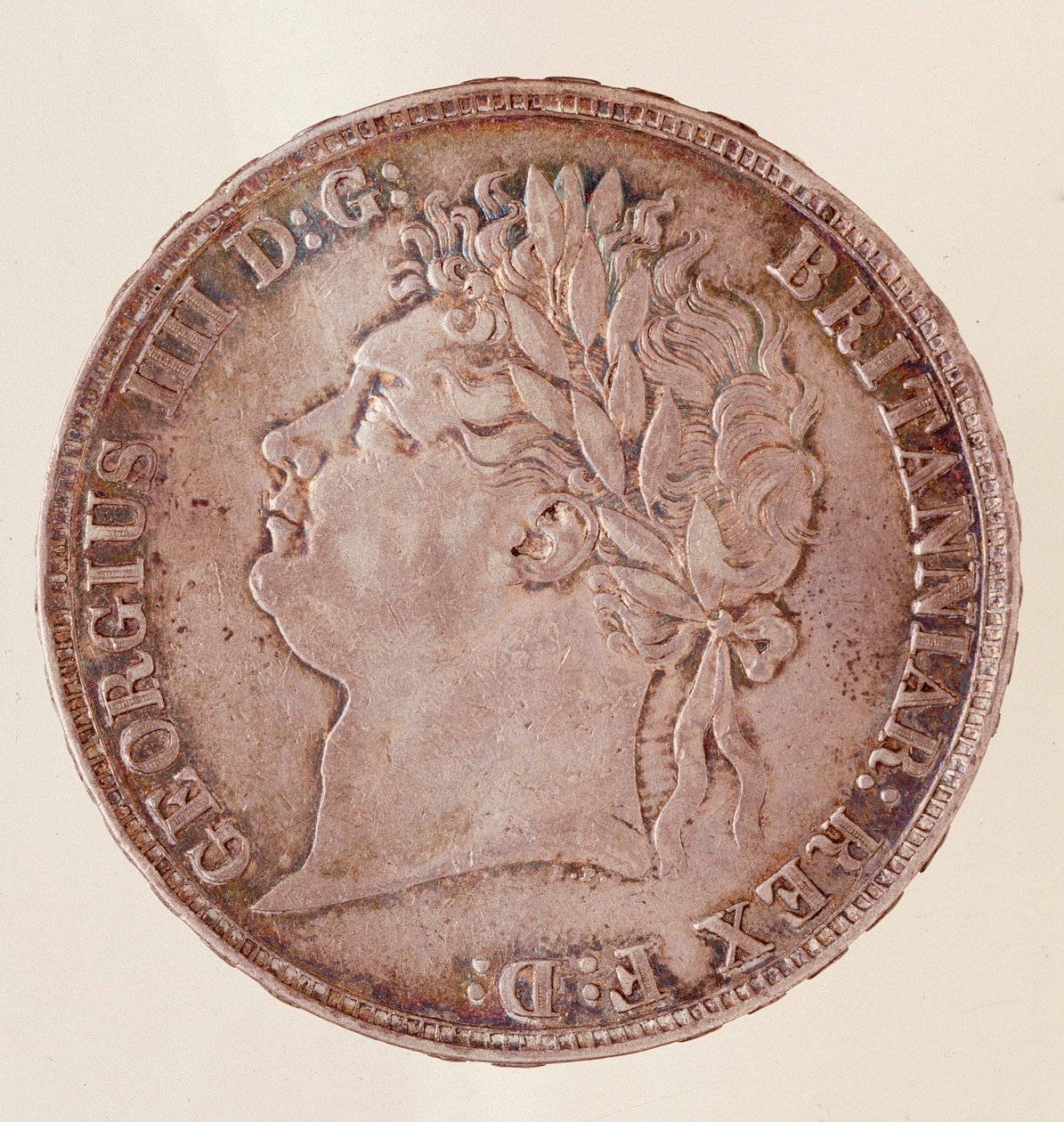Couronne anglaise en argent, règne du roi George IV (1820-1830). Diam. 3,7 cm Naples, musée archéologique - English School