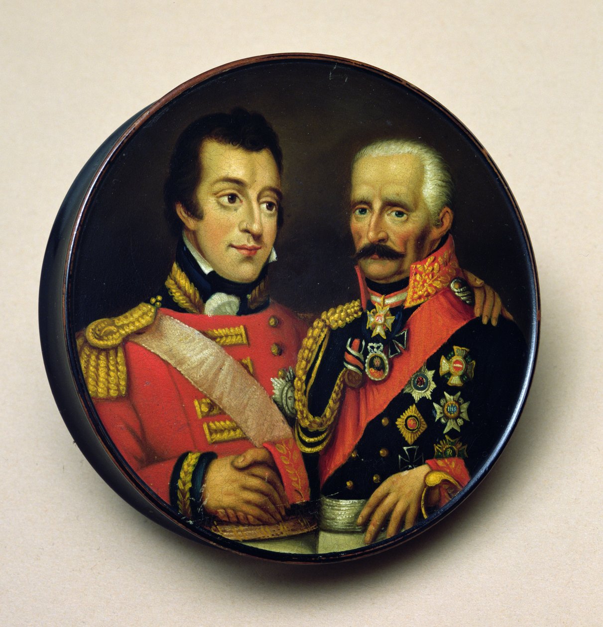 Boîte à tabac avec portraits d