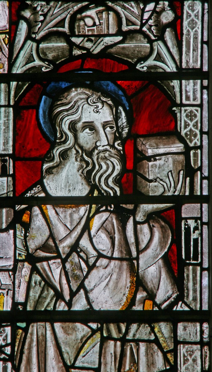 La fenêtre Est (Ew) représentant un apôtre (Saint Matthieu ?) - English School