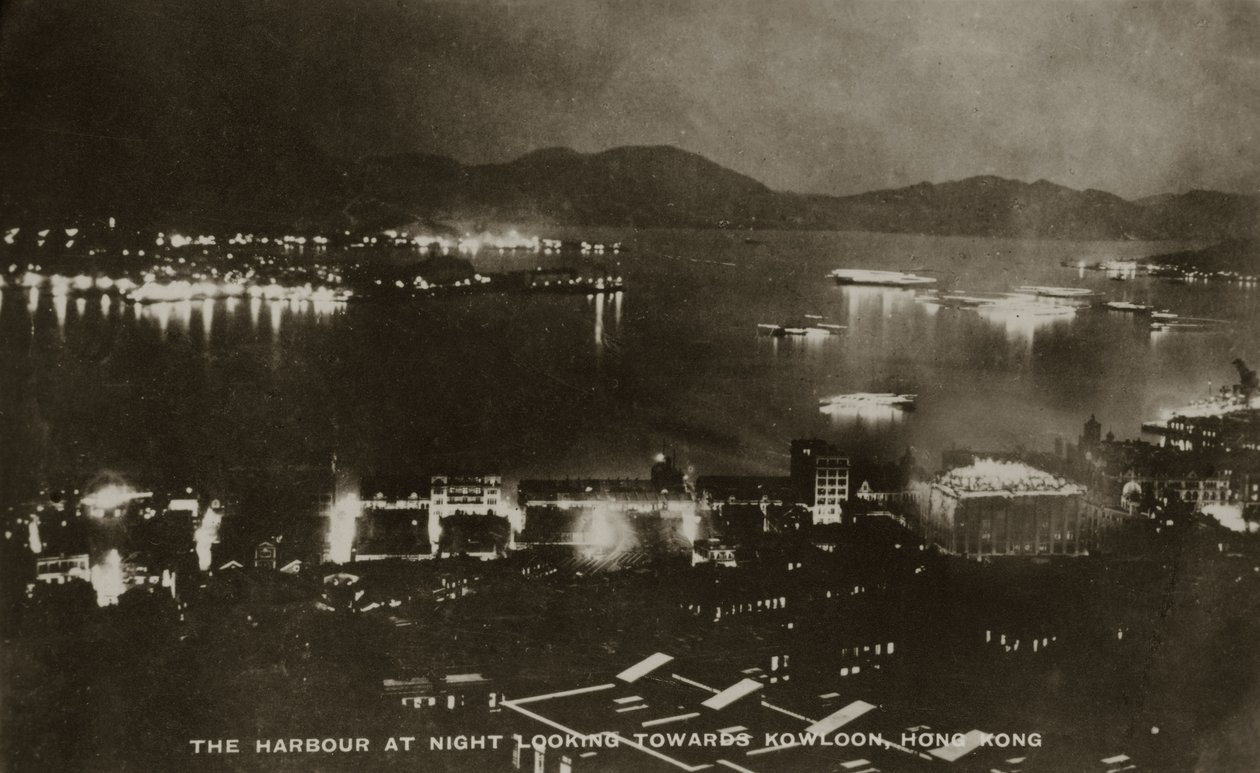 Le port la nuit en direction de Kowloon, Hong Kong, d