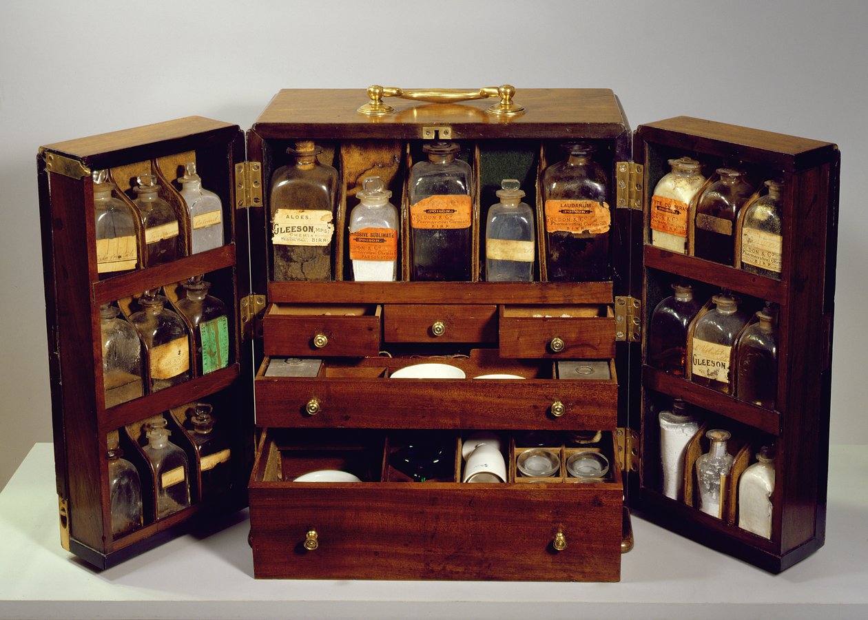 Pharmacie de voyage, c.1820 - English School
