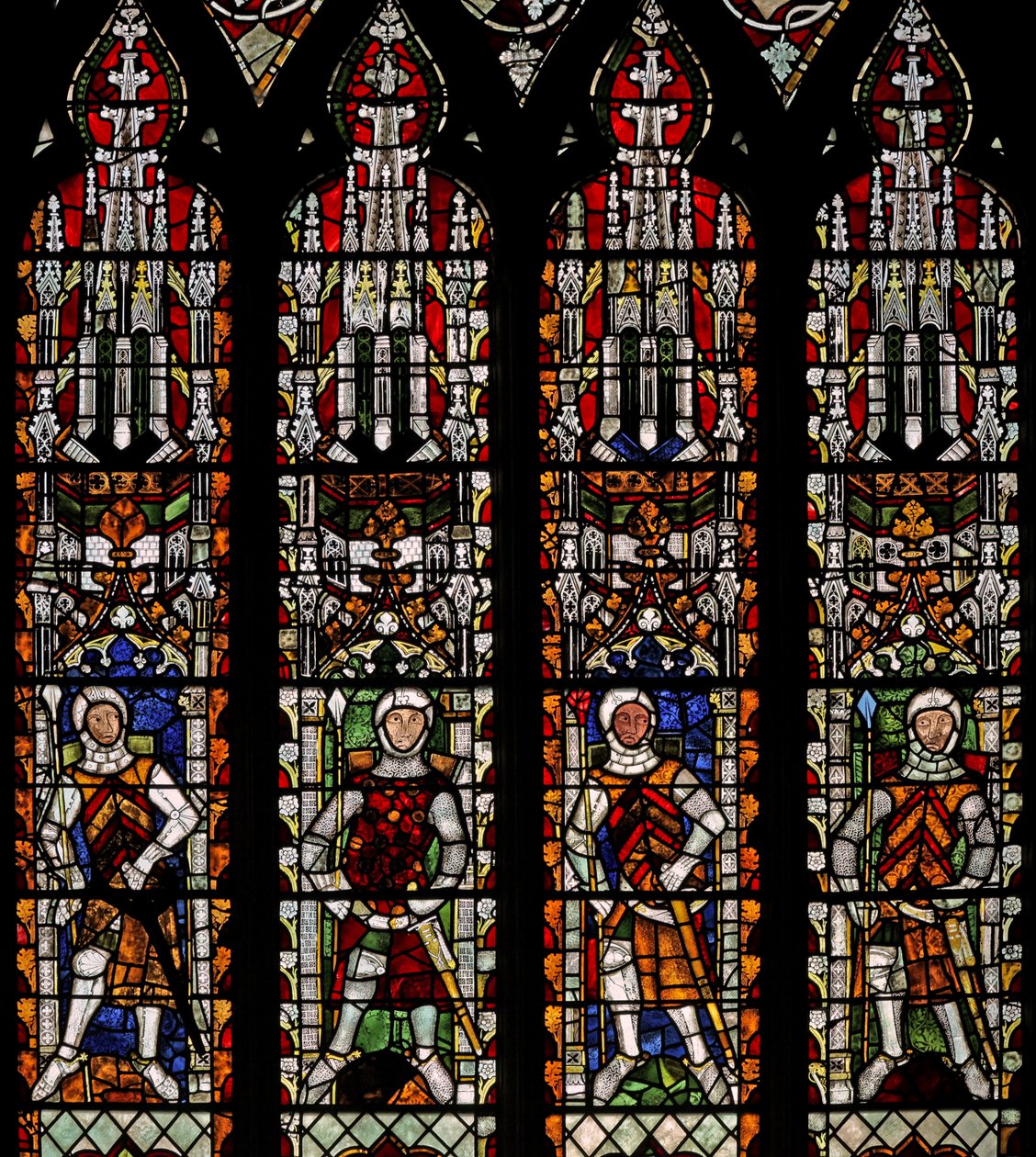 Fenêtre s4 représentant des chevaliers de Clare et William Lord de la Zouche - English School