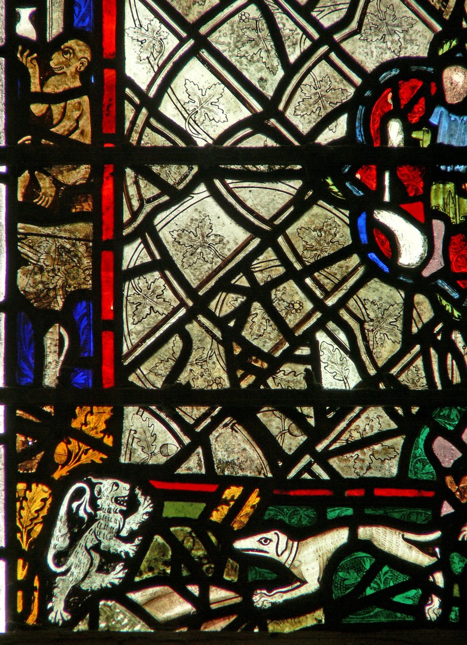 Fenêtre w40 représentant un panneau de bordure avec singe, lion et chien; grisaille - English School
