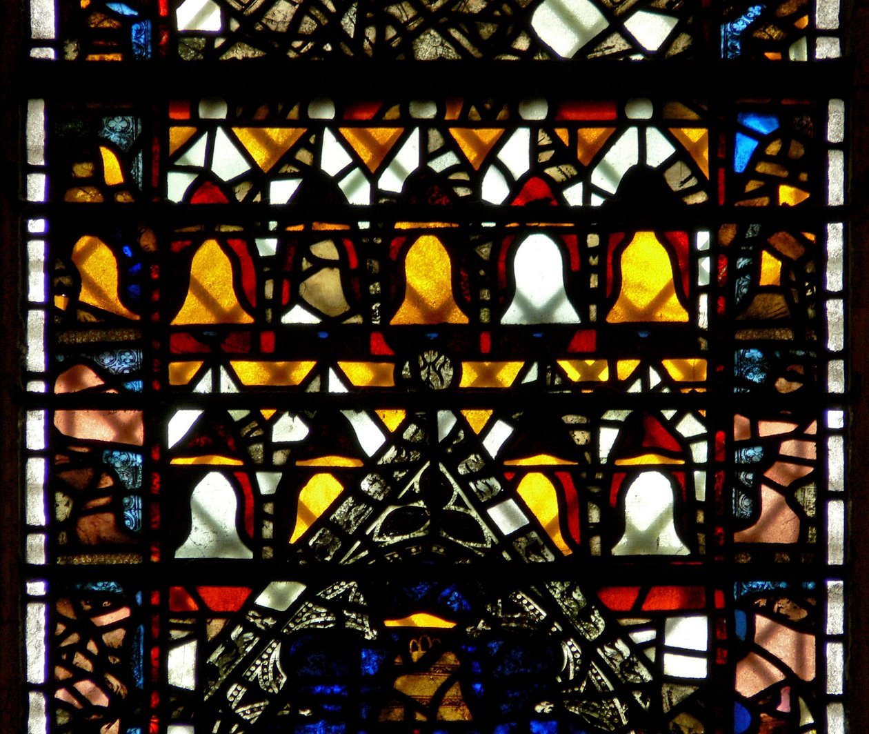Fenêtre w41 représentant des cloches - English School