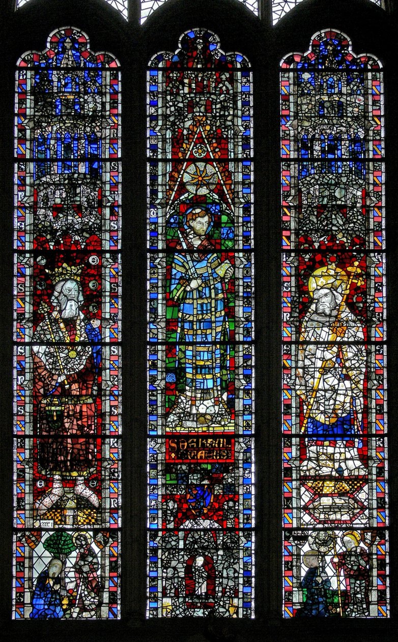 Fenêtre w4 représentant Saint Édouard le Confesseur, Saint Vincent, Saint Pierre - English School