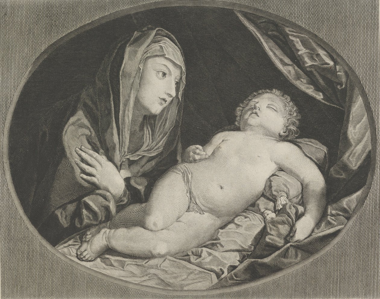 La Vierge avec les bras croisés sur sa poitrine regardant l