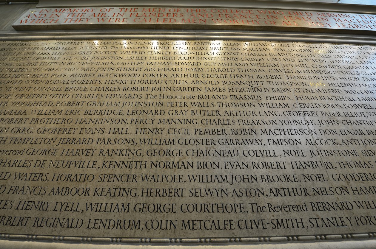 Mémorial aux membres du New College, Oxford, qui ont perdu la vie pendant la Première Guerre mondiale - Eric (workshop of) Gill