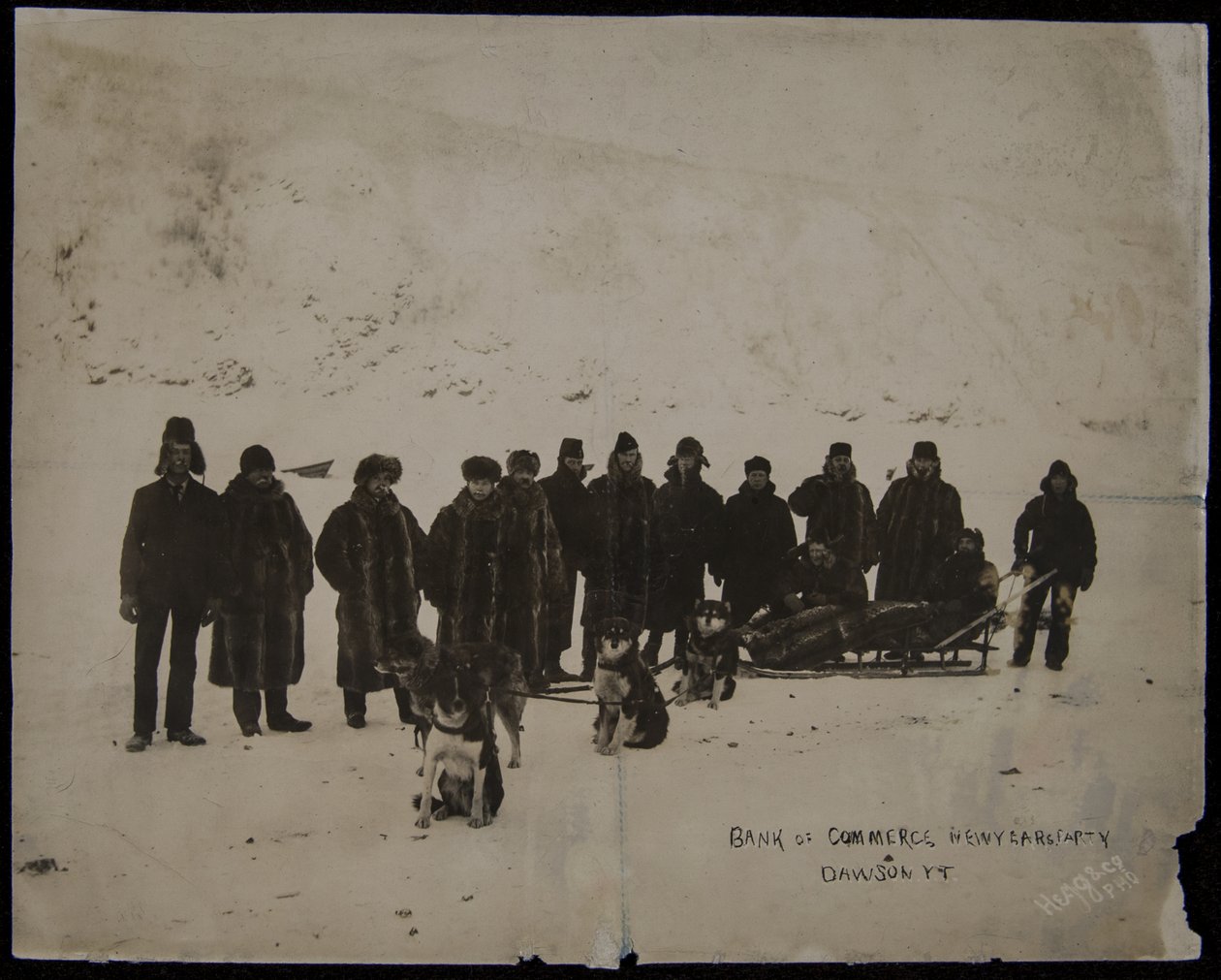 Fête du Nouvel An de la Banque Canadienne de Commerce, Dawson, Y.T., photographe, Hegg & Co., non datée (photo n/b) - Eric A. Hegg