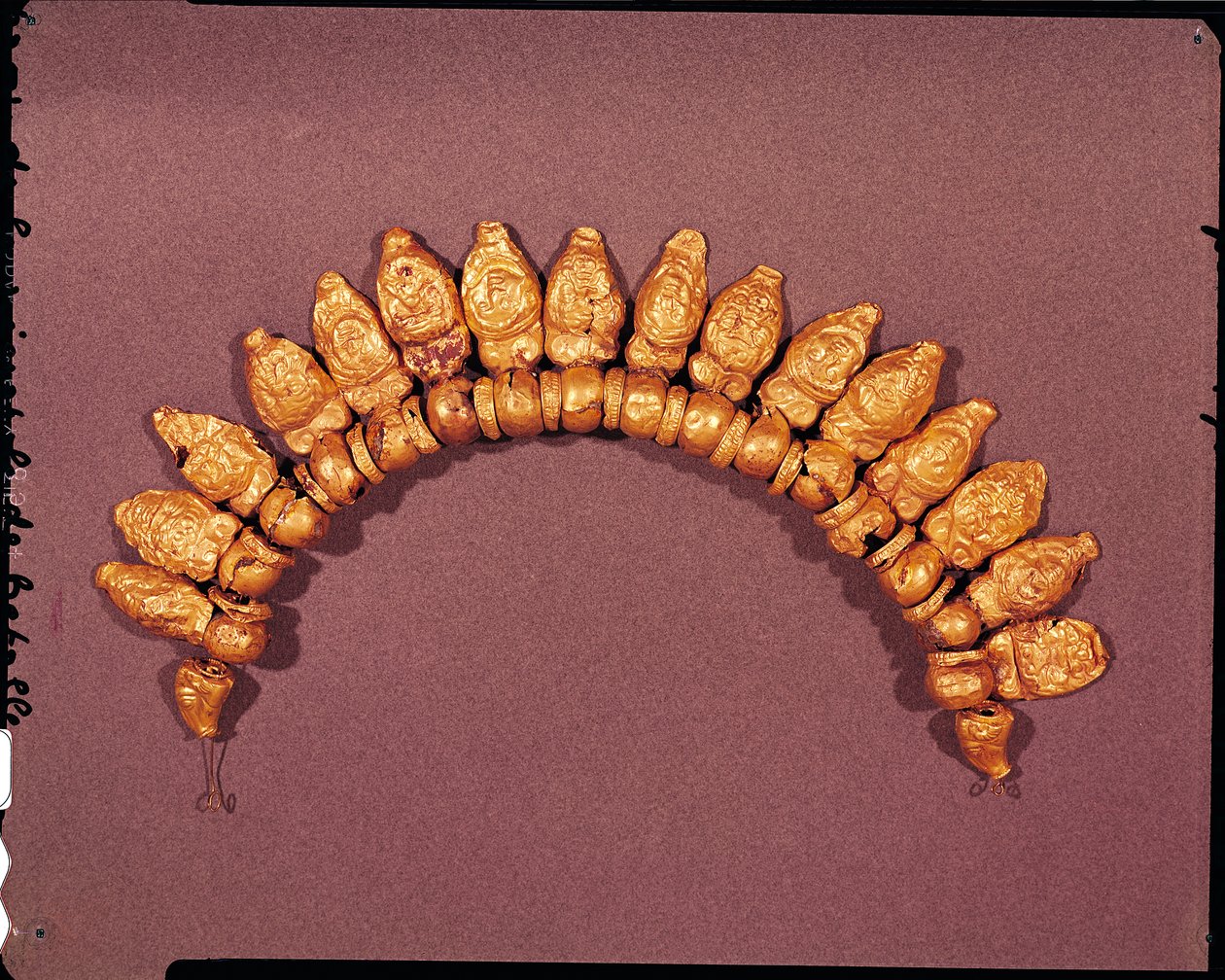 Collier avec masques de ménades et Silène, 5e-4e siècle av. J.-C. - Etruscan