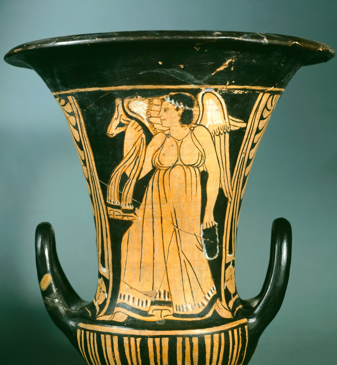 Calyx-krater (grand vase) par le Peintre de Berkeley représentant un esprit ailé. Civilisation étrusque, IVe siècle av. J.-C. - Etruscan