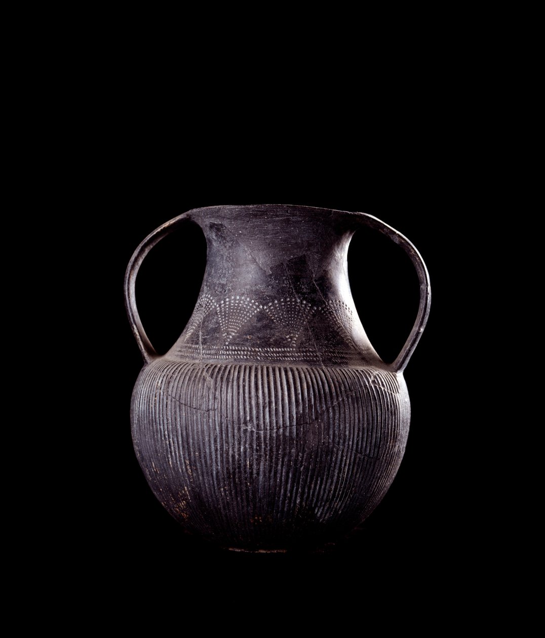 Civilisation étrusque : amphore en bucchero noir, de Veio, nécropole de Monte Michele, Italie - 7e siècle av. J.-C. - Etruscan