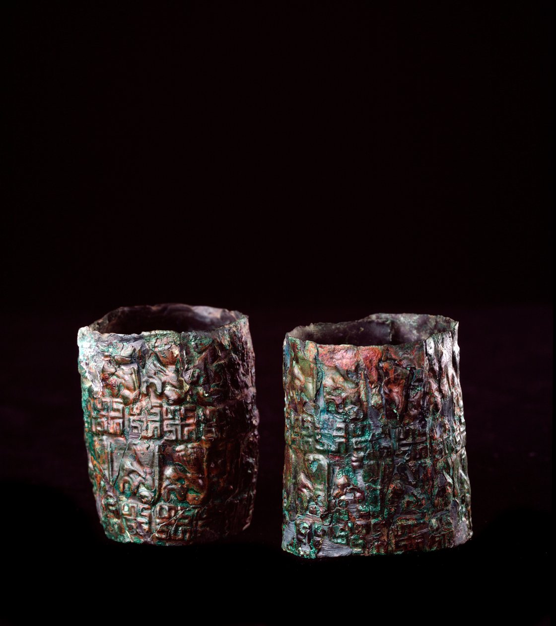 Civilisation étrusque : bracelets décoratifs en bronze de la tombe du char en bronze à Vulci, 680-670 av. J.-C. - Etruscan