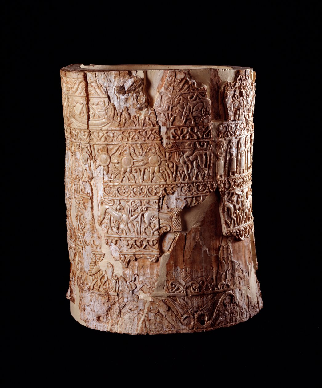 Civilisation étrusque : ciborium en ivoire de la tombe de Pania à Chiusi, Italie - 7e siècle av. J.-C. - Etruscan
