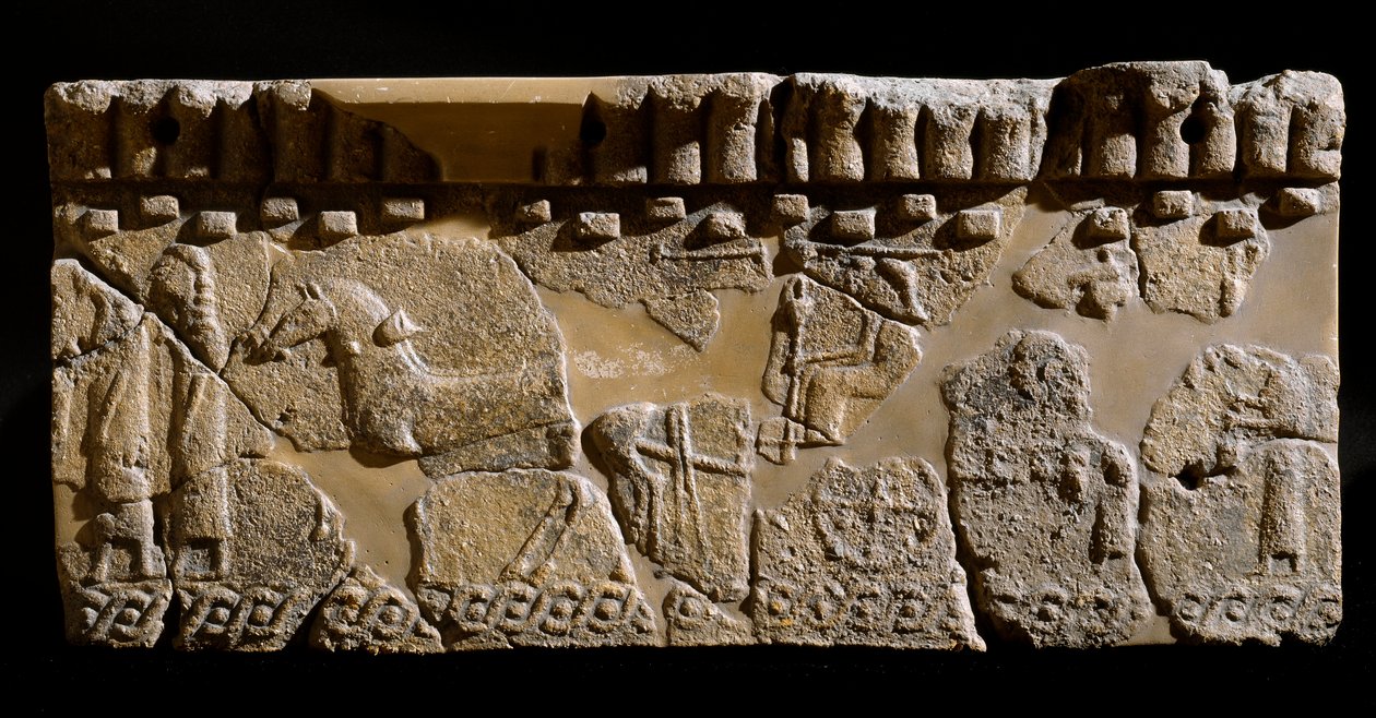 Civilisation étrusque : frise en terre cuite décorée d