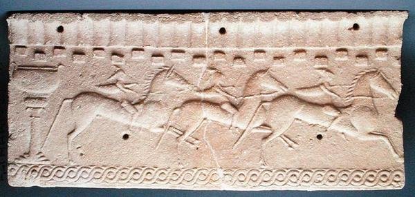 Plaque avec un relief de cavaliers - Etruscan Etruscan