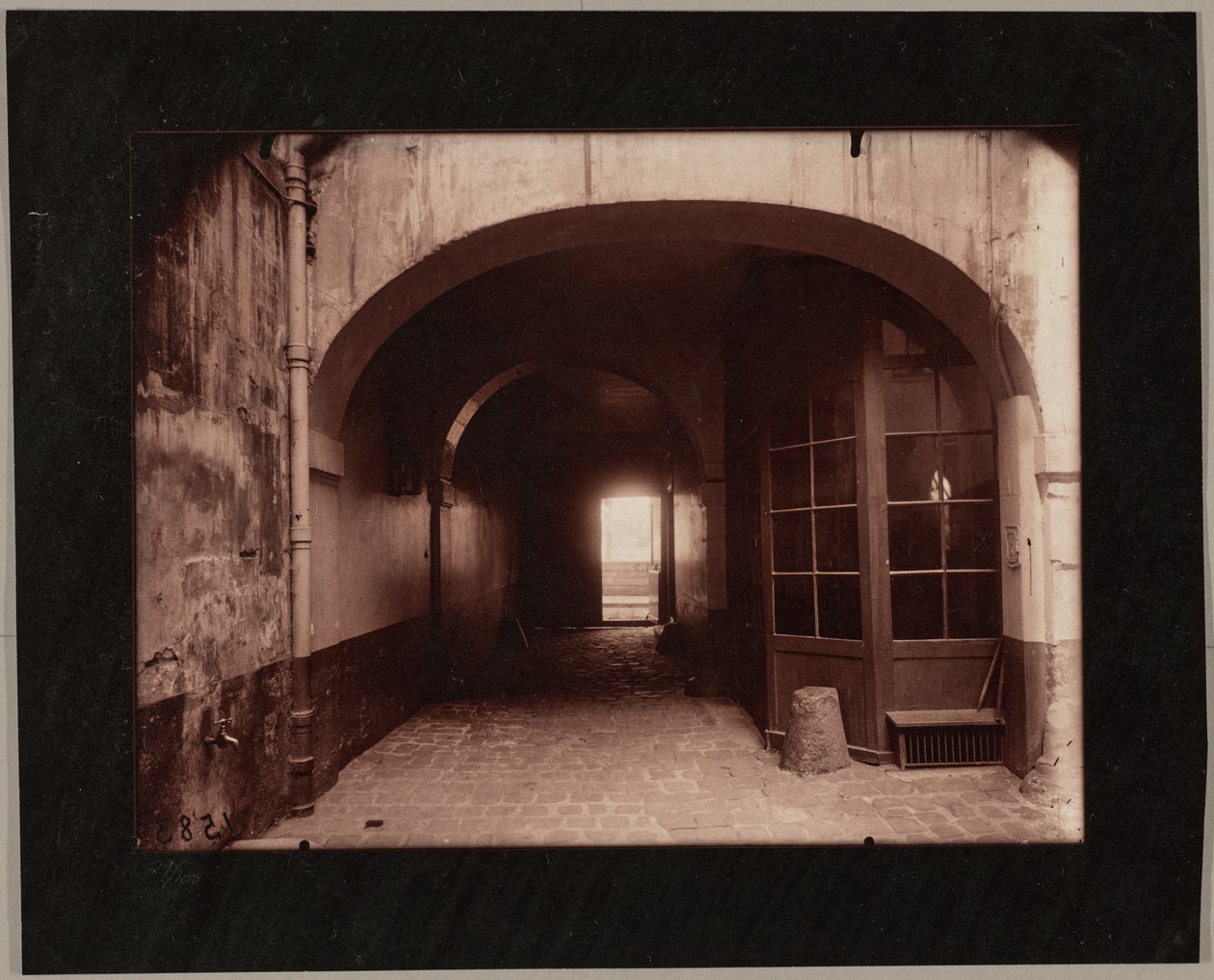 Ancien Hôtel Gaillardon, cour, 27 quai d