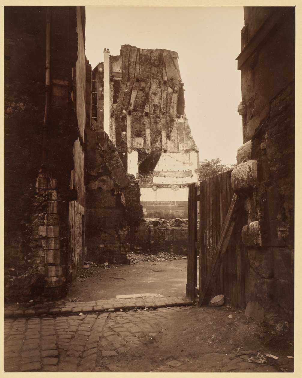 Coin de rue du cimetière, Saint-Benoît - Eugène Atget