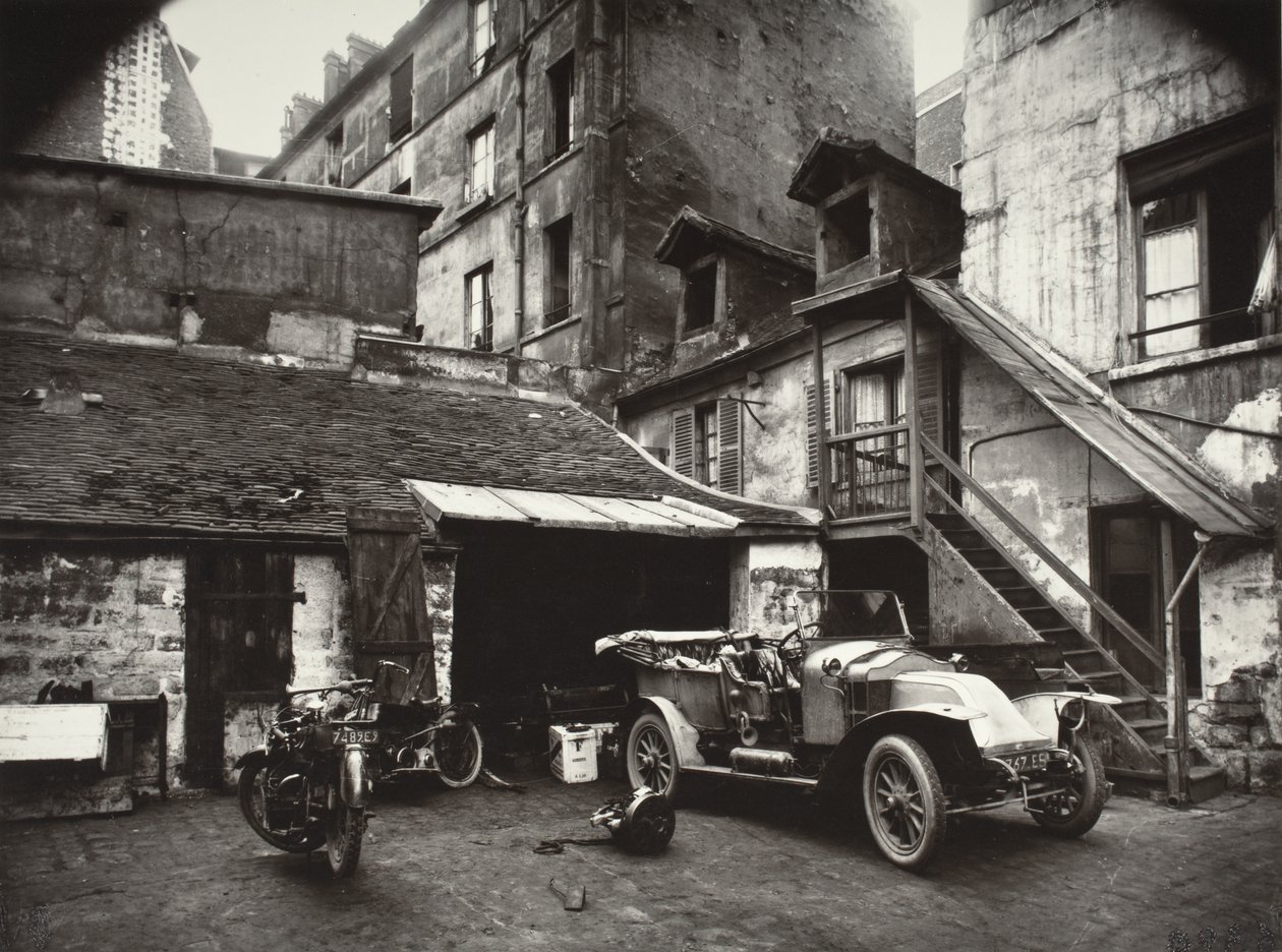 Cour, Rue de Valence - Eugène Atget