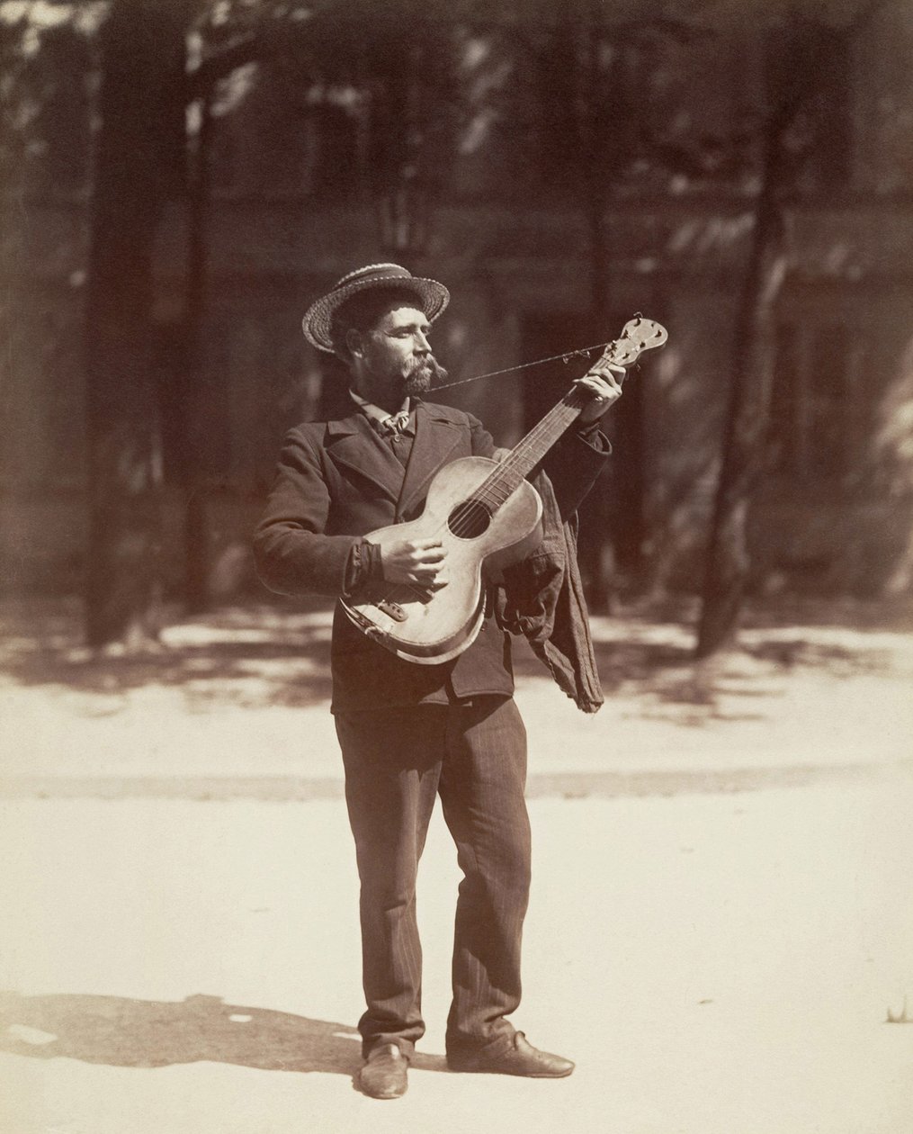 Joueur de guitare, Paris - Eugène Atget