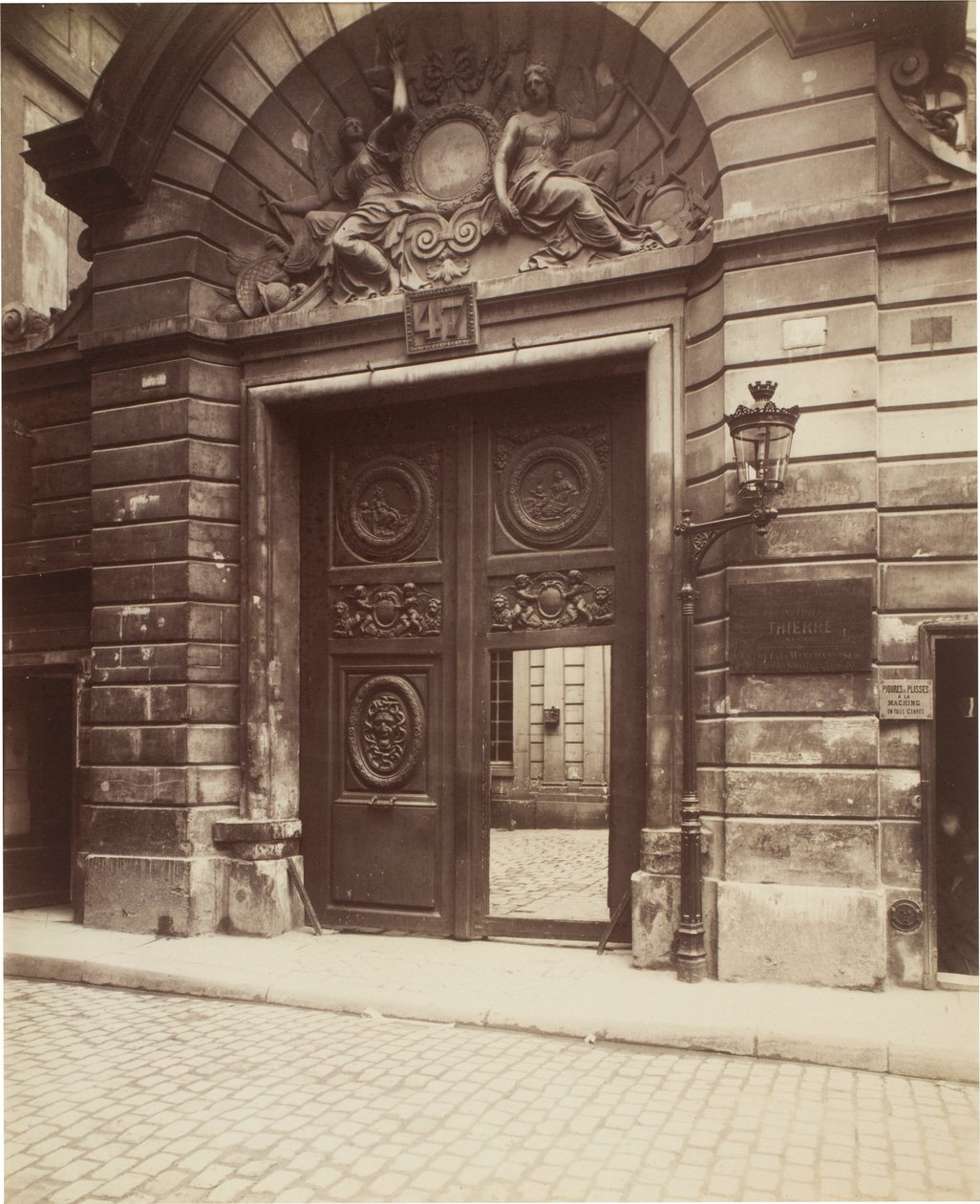 Hôtel des Ambassadeurs de Hollande, 47 rue Vieille-du-Temple - Eugène Atget