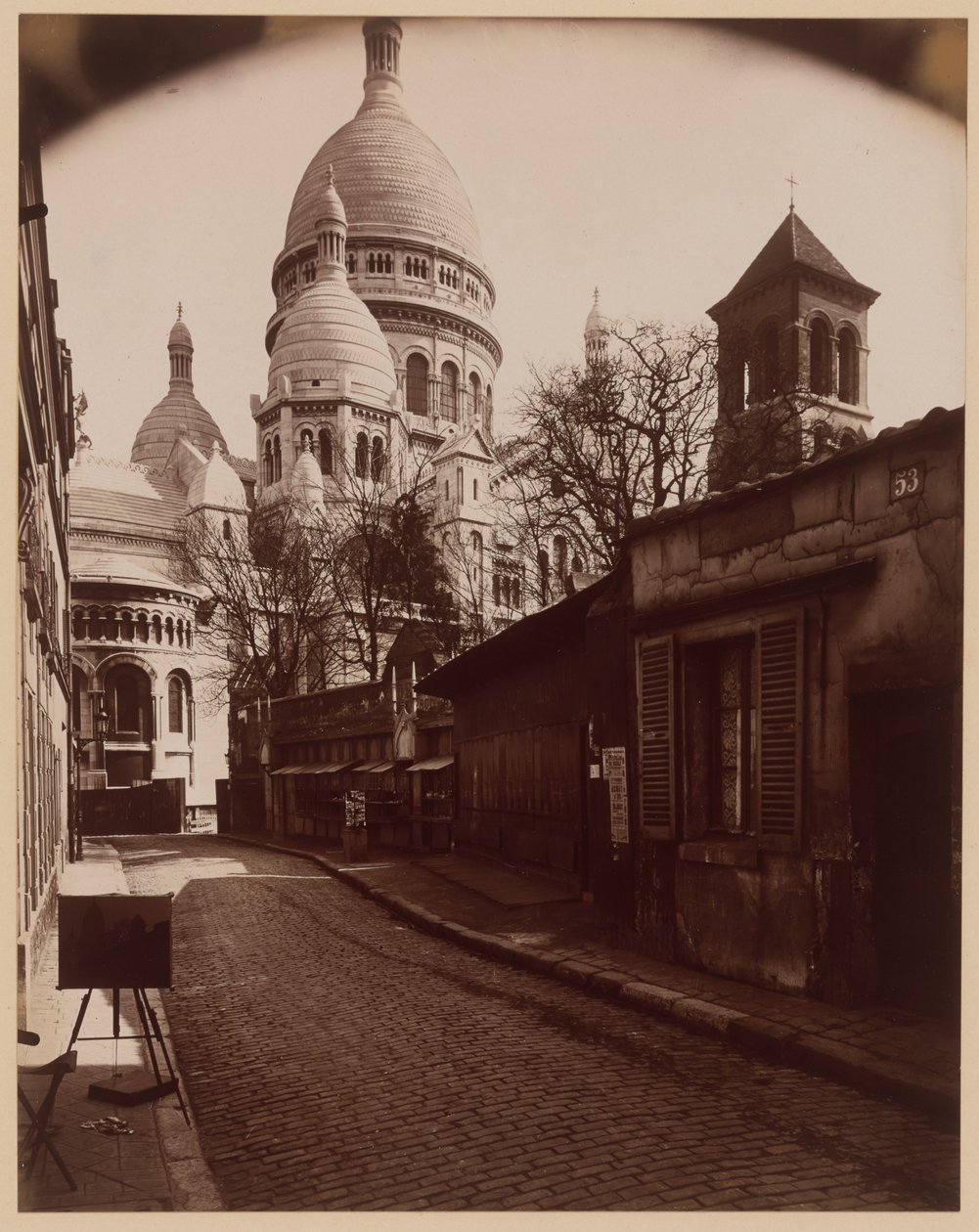 Rue du Chevalier de la Barre - Eugène Atget