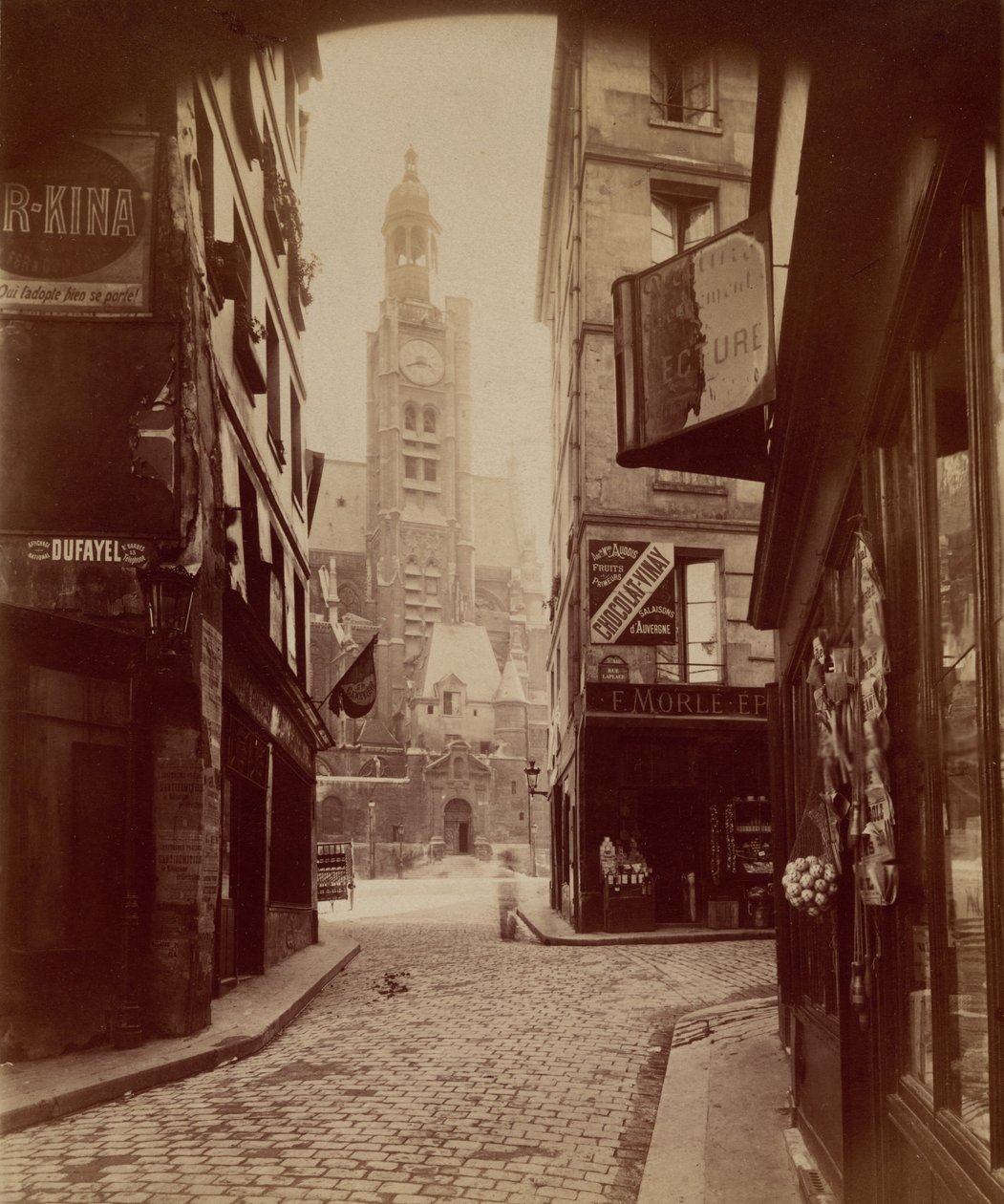 St. Etienne du Mont, rue de la Montagne Sainte Genevi√®ve (St. √âtienne du Mont, Montagne Sainte Genevi√®ve Street),1898 (photo) - Eugène Atget