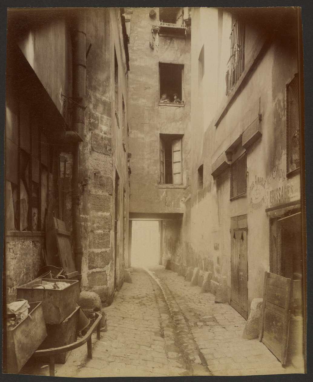 Vieille Cour, 22 Rue Quincampoix (4e) - Eugène Atget