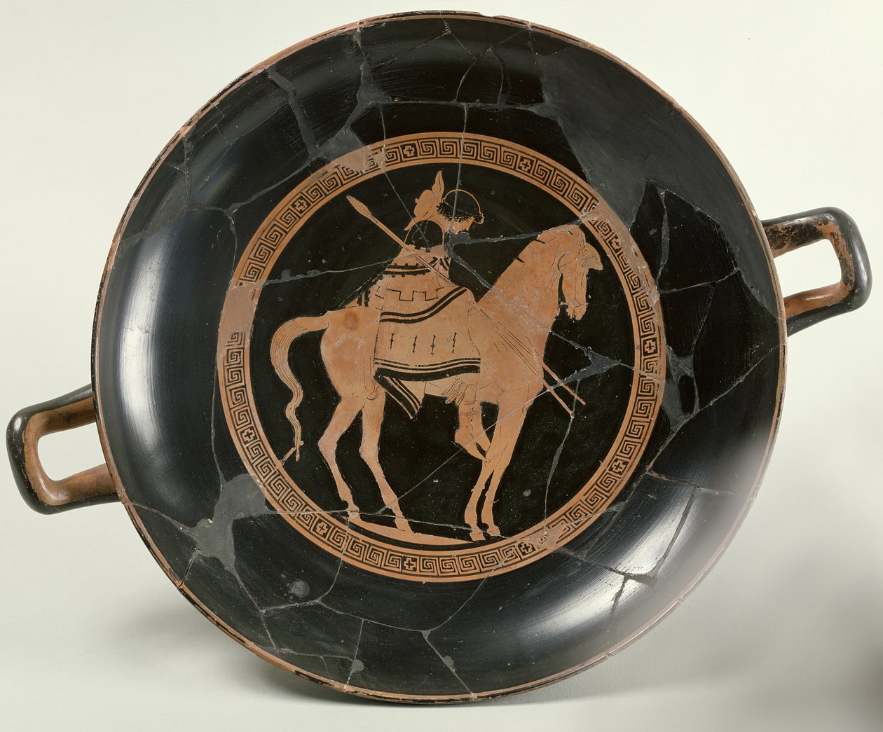 Coupe à figures rouges attiques représentant un cavalier (céramique) - Euphronios