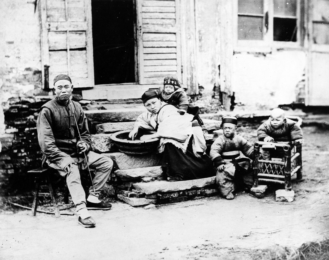 Scène de famille chinoise, vers 1870 - European Photographer