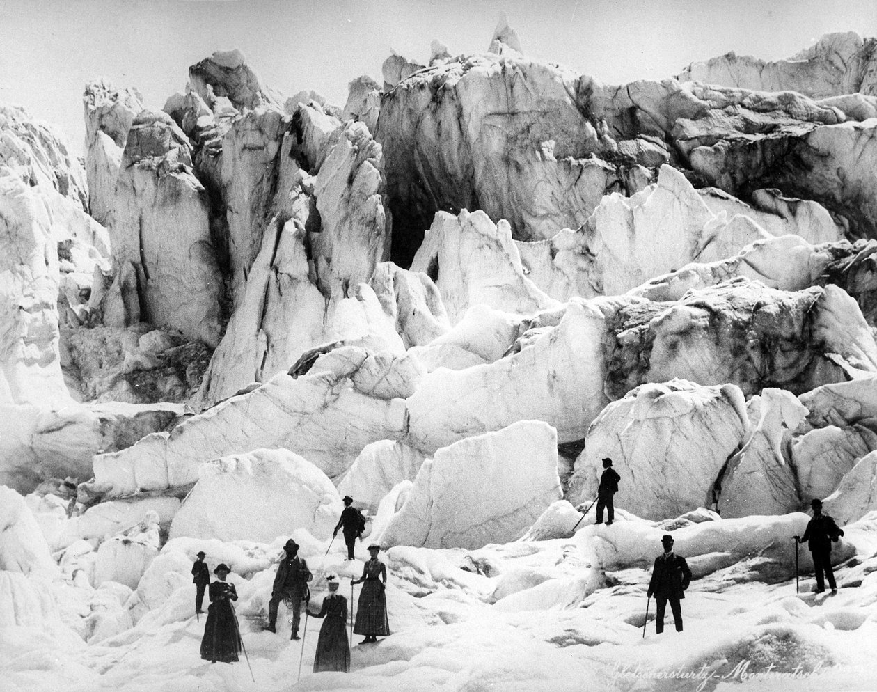 Alpinistes sur le glacier de Morteratsch, fin du XIXe siècle - European Photographer