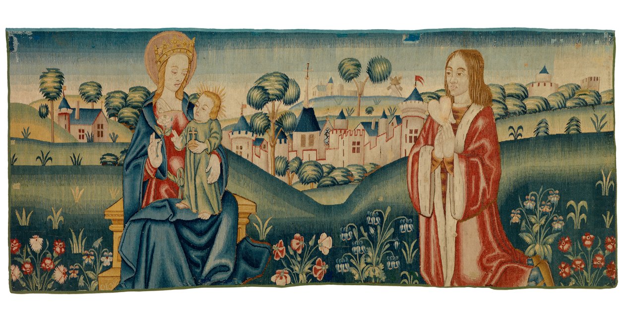 Fragment de tapisserie de mille fleurs représentant Saint Benoît présentant son cœur à la Vierge Marie - European School