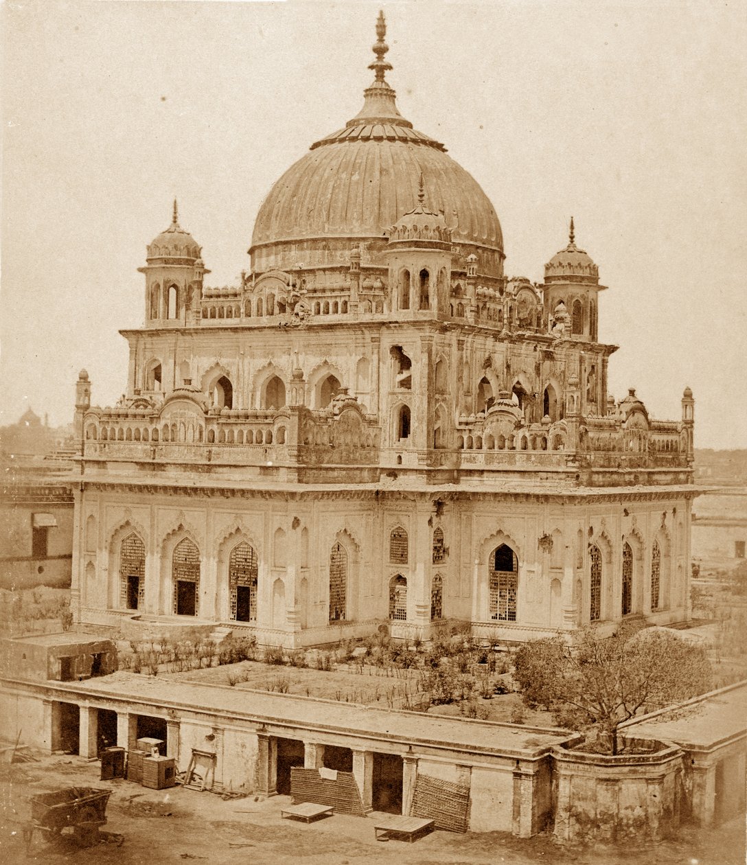 Le Tombeau de Saadat Ali dans le palais de Kaiserbagh, Lucknow, 1858 - Felice Beato