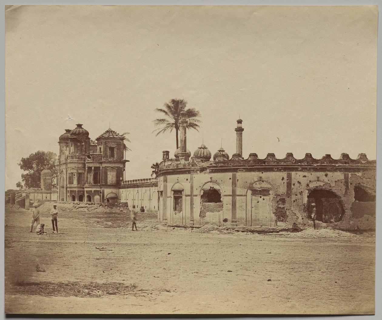 Le Secundra Bagh, montrant la brèche et la porte - Felice A. Beato