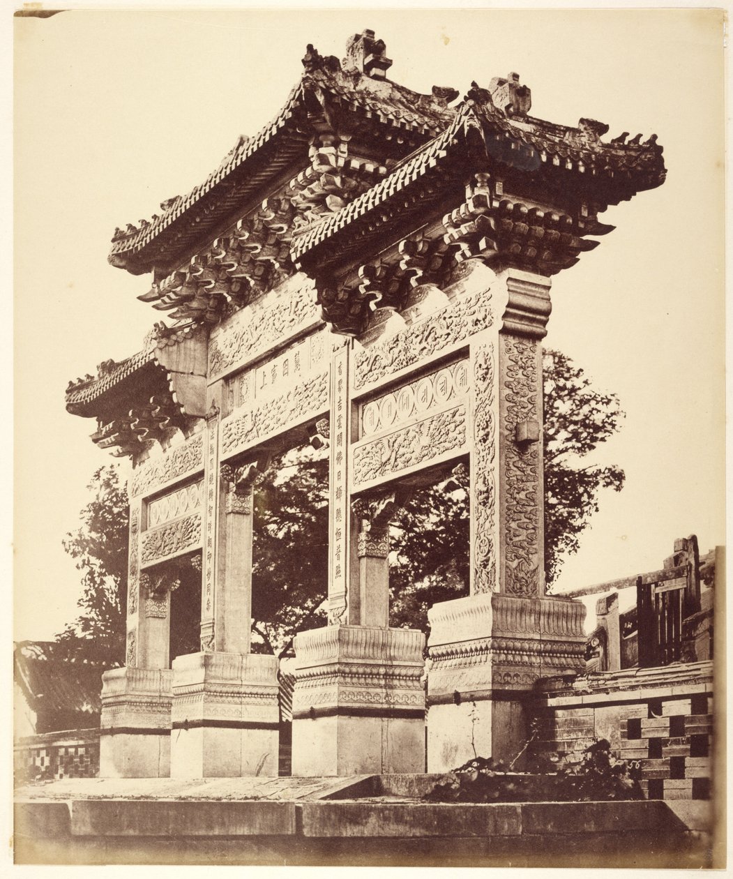 Arche du temple de Lama près de Pekin, octobre 1860 - Felice Beato