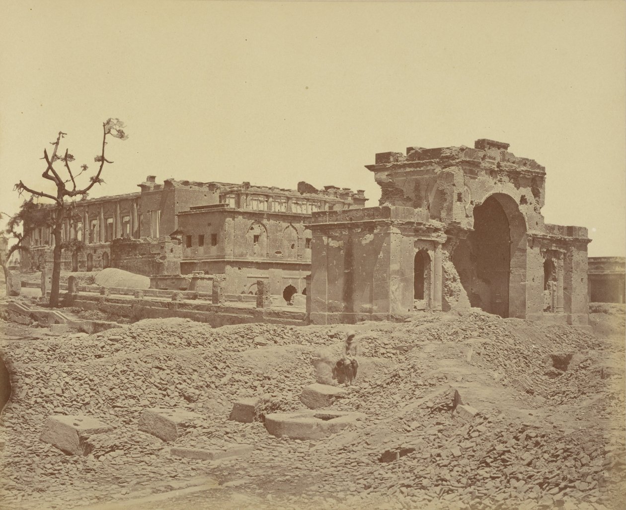 Porte et salle de banquet, Lucknow - Felice Beato
