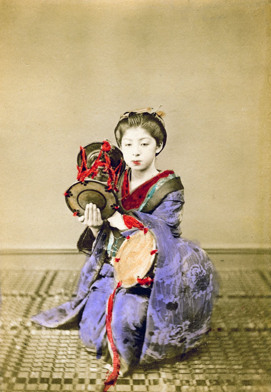 Geisha jouant du tsuzumi, Japon, 1882 - Felice Beato