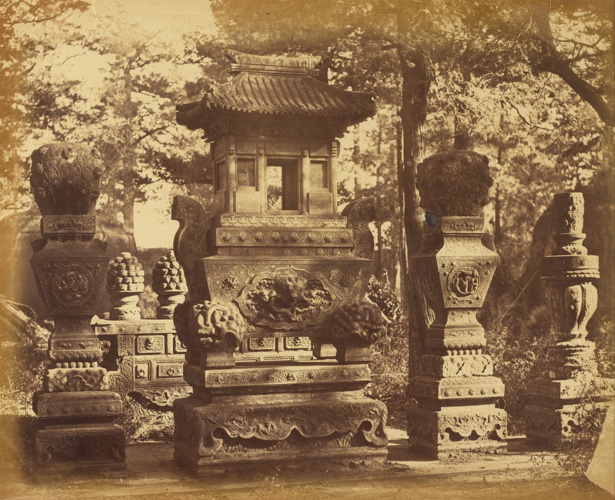 Intérieur du tombeau au dépôt près de Pékin, octobre 1860 - Felice Beato