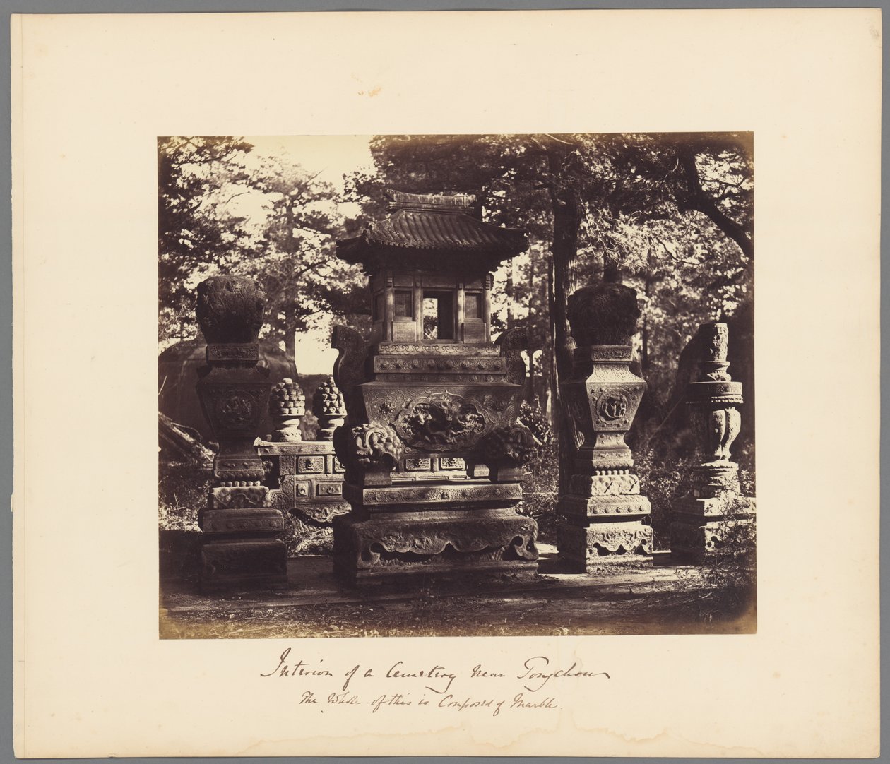 Intérieur du tombeau au Dépôt près de Pékin - Felice Beato