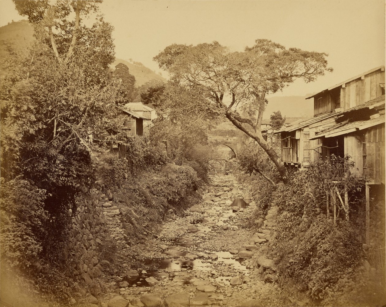 [Village japonais avec un ruisseau] - Felice Beato