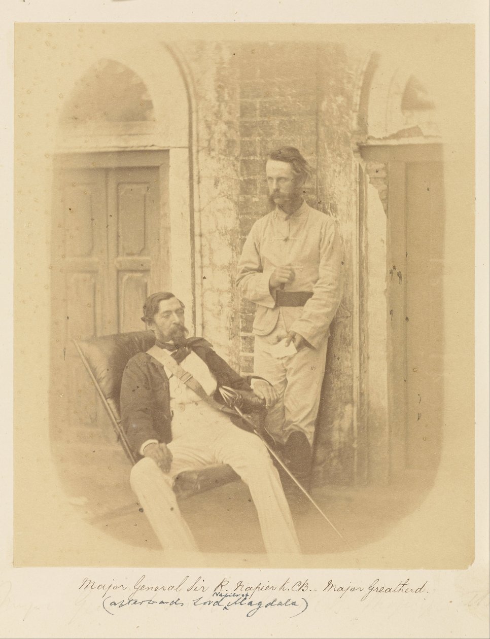 Major-Général Sir R. Napier et Major Greatherd - Felice Beato