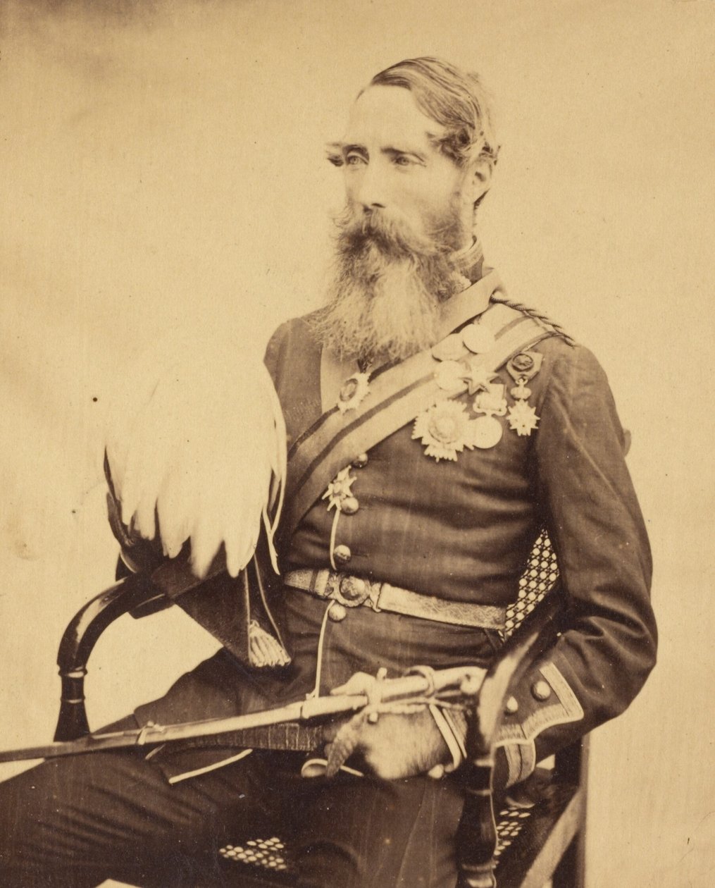 [Portrait du général de brigade Sir Charles Van Straubenzee] - Felice Beato